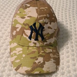Womens NY yankee camo hat
